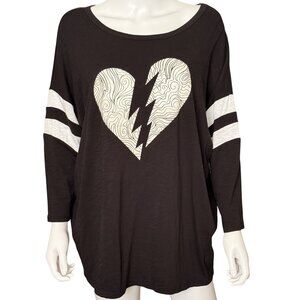 Torrid Super Soft Slub Jersey Top w/ Heart Graphic & Striped Sleeves Womens Sz 0